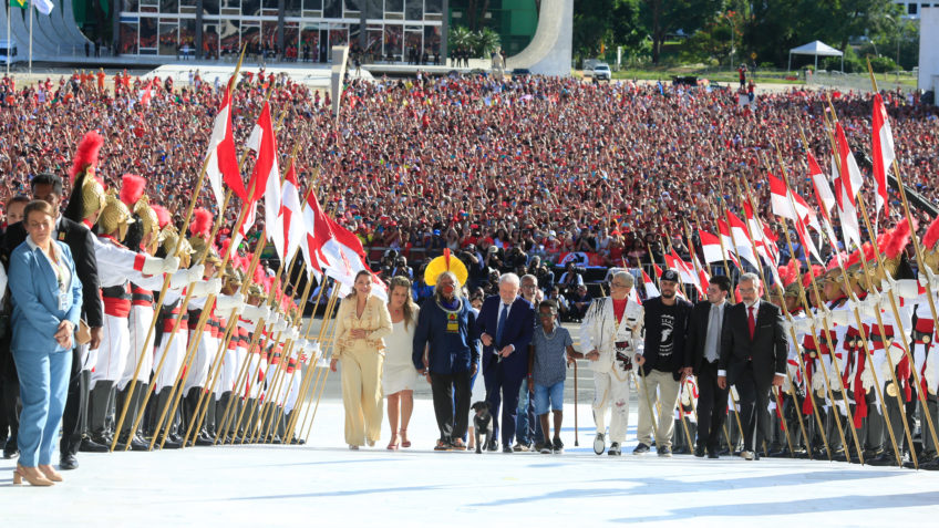 Lula sobe rampa do Planalto