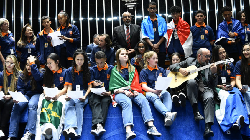 Plenário do Senado Federal durante sessão destinada à discussão e votação de projetos apresentados pelos jovens senadores e senadoras do Programa Jovem Senador 2023, finalizando a Semana de Vivência Legislativa desta edição.