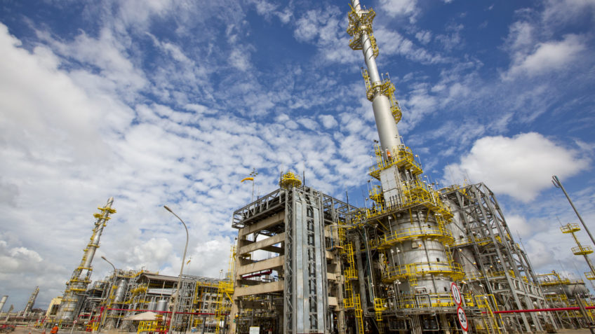 Juíza extinguiu processo contra Lula e Dilma por construção de Abreu e Lima