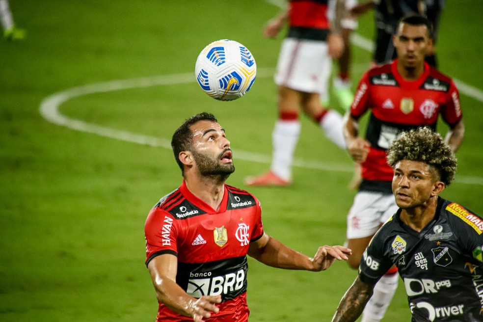 Thiago Maia esteve em campo na última passagem do Flamengo pela Arena das Dunas — Foto: Alexandre Lago