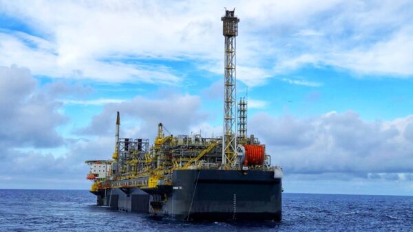 Unidade flutuante de armazenamento e transferência