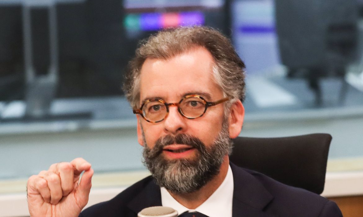 Brasília, (DF) – 30/11/2023  - Embaixador  de Assuntos Econômicos e Financeiros do Ministério das Relações Exteriores, Maurício Carvalho Lyrio, participa do programa A Voz do Brasil. Foto Valter Campanato/Agência Brasil.