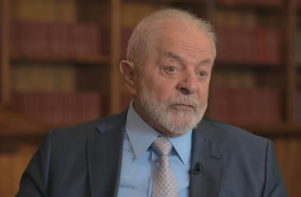 Presidente Lula (PT) criticou ação do governador Ibaneis Rocha (MDB), nos ataques de 8 de janeiro de 2023, no DF — Foto: TV Globo/Reprodução