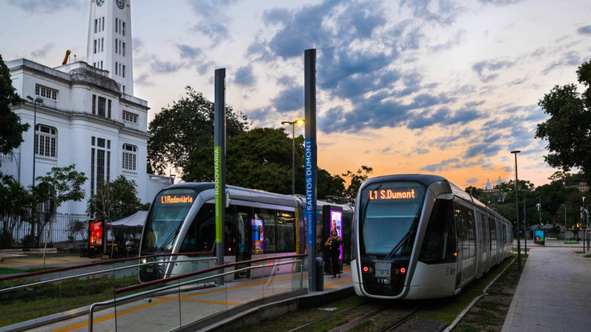 Imagem mostra VLT em operação no Rio de Janeiro
