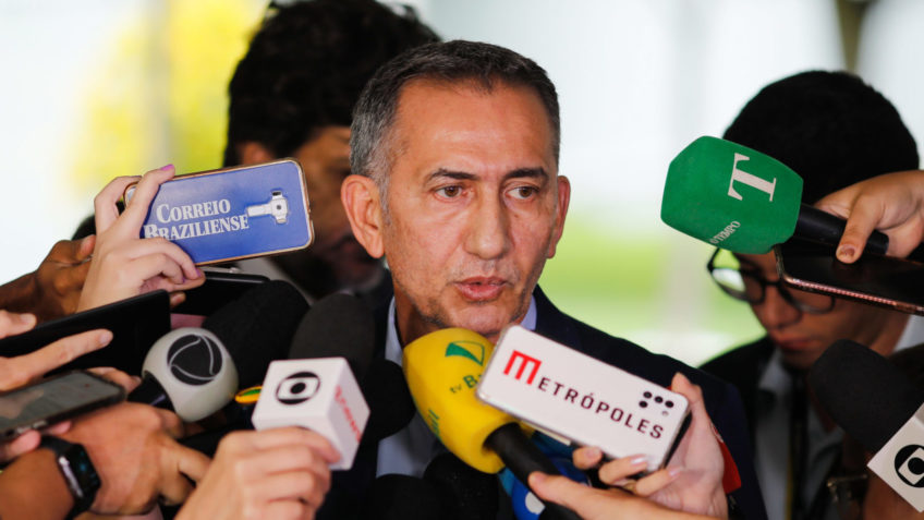 Waldez Goes em entrevista a jornalistas