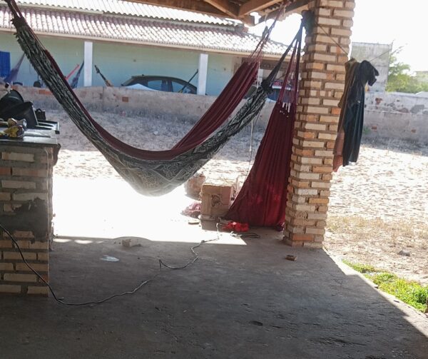 Homem morre após se deitar em rede e pilar cair em cima dele em casa de praia no RN — Foto: Cedida