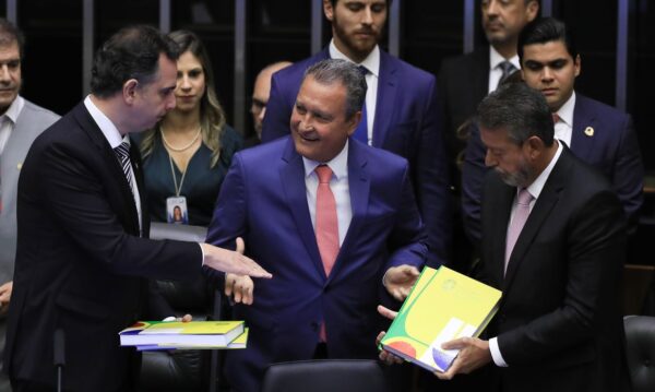 Brasília (DF) 05/02/2004 Sessão do Congresso Nacional para a abertura do ano legislativo.  ( Ministro Rui Costa entrega mensagem aos presidentes da Câmara e do Senado).Foto Lula Marques/ Agência Brasil