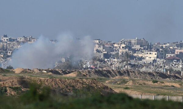 Fumaça no centro de Gaza vista de Israel
14/2/2024   REUTERS/Dylan Martinez