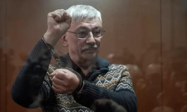 Oleg Orlov durante audiência em Moscou
27/2/2024 REUTERS/Tatyana Makeyeva