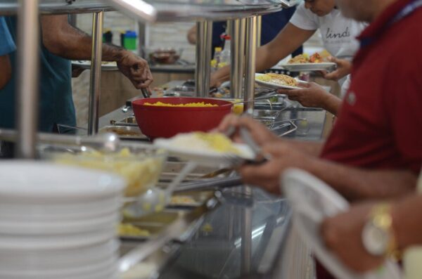 Restaurantes absorvem alta no preço dos insumos para evitar retração