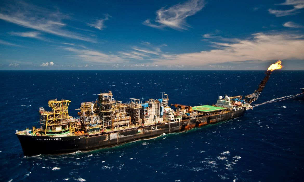 Rio de Janeiro (RJ) - Navio de produção FPSO P-34 no campo de Jubarte, na Bacia do Espírito Santo. Foto: Roberto Rosa/Petrobrás