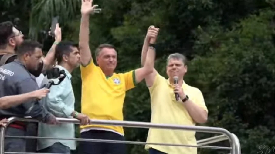 Tarcísio diz que Bolsonaro 'representa um movimento' e que sempre estará junto ao ex-presidente | Foto: Reprodução/Youtube