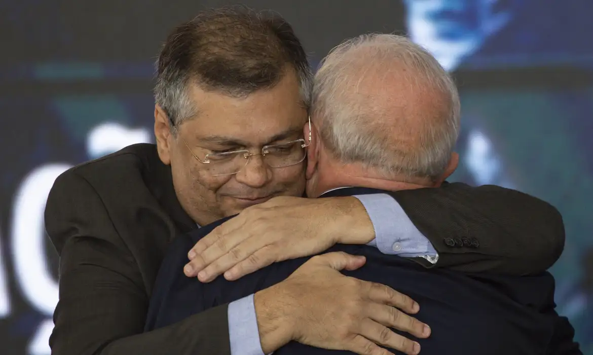 Brasília (DF), 31/01/2024 - O presidente Luiz Inácio Lula da Silva e o ministro da Justiça, Flávio Dino, durante a apresentação de um balanço da segurança pública em 2023, em cerimônia no Palácio do Planalto. Foto: Marcelo Camargo/Agência Brasil