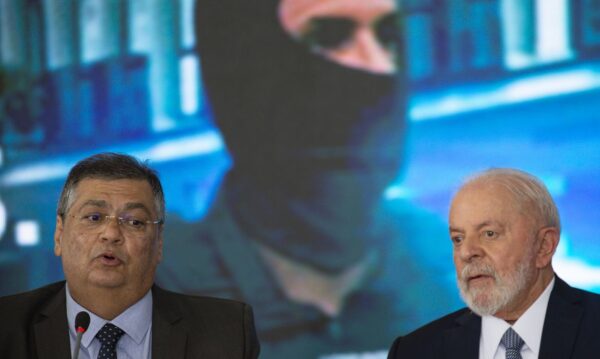 Brasília (DF), 31/01/2024 - O presidente Luiz Inácio Lula da Silva e o ministro da Justiça, Flávio Dino, durante a apresentação de um balanço da segurança pública em 2023, em cerimônia no Palácio do Planalto. Foto: Marcelo Camargo/Agência Brasil