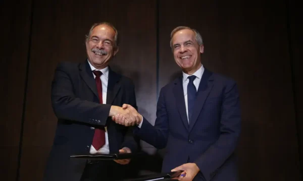 São Paulo (SP) 26/02/2024 - Assinatura da parceria de colaboracao entre a Glasgow Financial Alliance for Net Zero (GFANZ) e o BNDES. Documento assinado por Mark Carney, Co-Presidente da GFANZ e Aloisio Mercadante, Presidente do BNDES.
Foto: Paulo Pinto/Agência Brasil