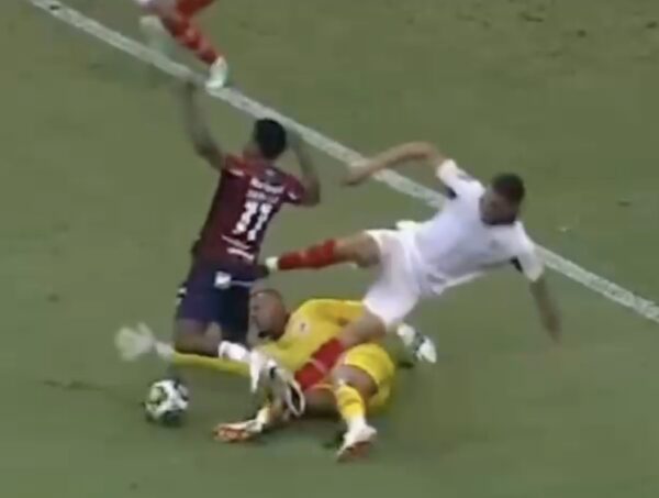 Marinho cava pênalti em vitória do Fortaleza sobre o América-RN — Foto: Reprodução/Nosso Futebol