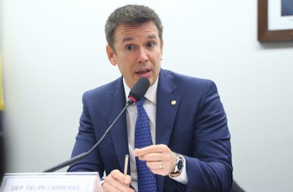 Deputado Felipe Carreras (PSB-PE) fala em comissão da Câmara dos Deputados