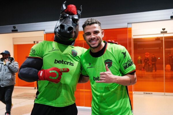 Edson é apresentado pelo FC Juarez — Foto: Divulgação