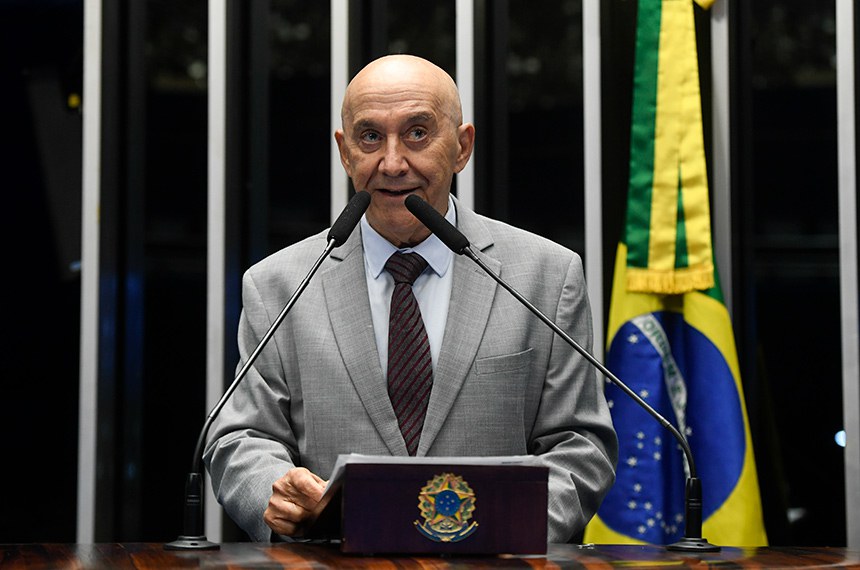 Em discurso, à tribuna, senador Confúcio Moura (MDB-RO).