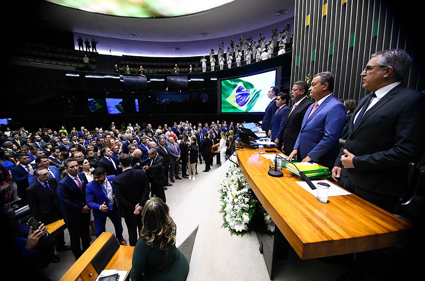 Mesa:
primeiro-secretário da Câmara dos Deputados, deputado Luciano Bivar (União-PE);
procurador-geral da República, Paulo Gonet Branco;
vice-presidente do Supremo Tribunal Federal (STF), ministro Edson Fachin;
presidente do Senado Federal, senador Rodrigo Pacheco (PSD-MG);
secretário-geral da Mesa do Senado Federal, Gustavo A. Sabóia Vieira;
presidente da Câmara dos Deputados, deputado Arthur Lira (PP-AL);
ministro de Estado da Casa Civil da Presidência da República, Rui Costa;
ministro das Relações Institucionais, Alexandre Padilha.