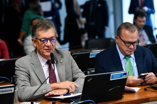 Em pronunciamento, à bancada, senador Laércio Oliveira (PP-SE).