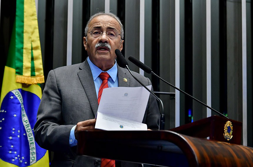 Em discurso, à tribuna, senador Chico Rodrigues (PSB-RR).