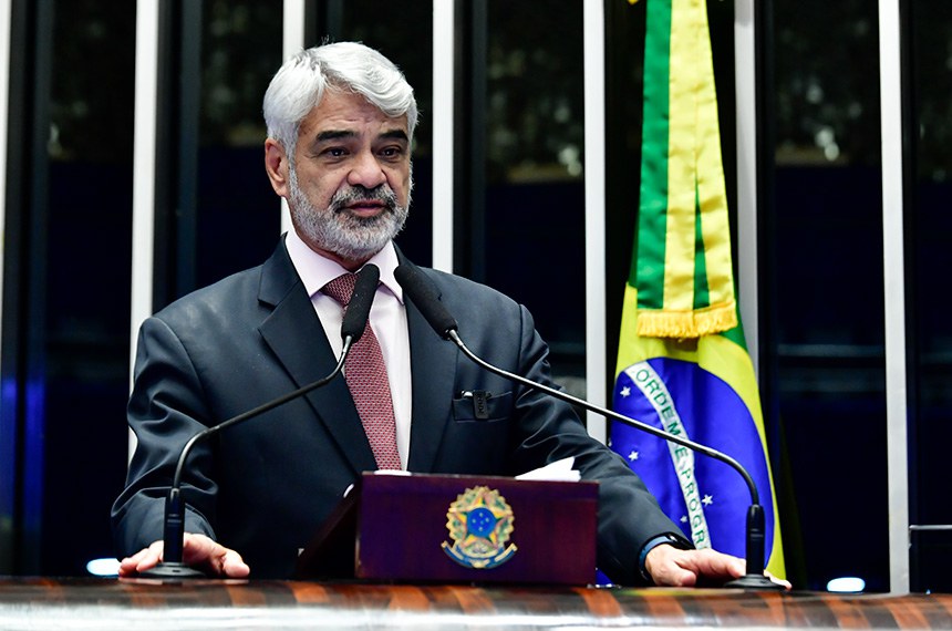 À tribuna, em discurso, senador Humberto Costa (PT-PE).