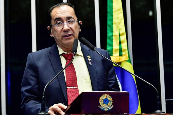 Em discurso, à tribuna, senador Jorge Kajuru (PSB-GO).