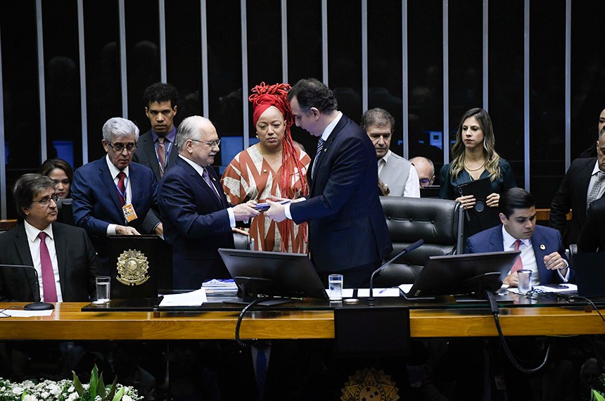 Mesa:
procurador-geral da República, Paulo Gonet Branco;
vice-presidente do Supremo Tribunal Federal (STF), ministro Edson Fachin;
presidente do Senado Federal, senador Rodrigo Pacheco (PSD-MG);
secretário-geral da Mesa do Senado Federal, Gustavo A. Sabóia Vieira;
presidente da Câmara dos Deputados, deputado Arthur Lira (PP-AL).