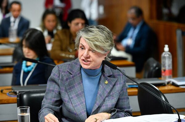 Em pronunciamento, à bancada, senadora Margareth Buzetti (PSD-MT).