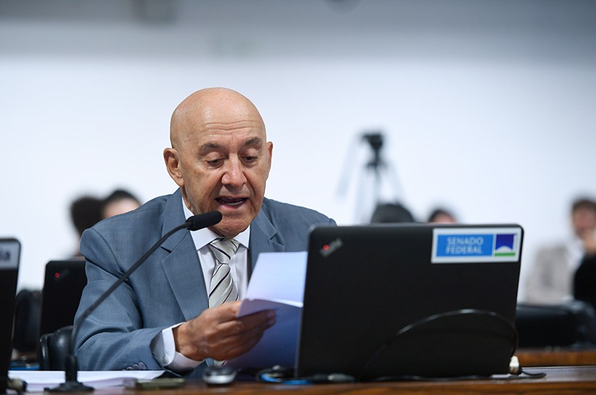 Em pronunciamento, à bancada, autor do relatório da avaliação da Política Nacional de Saneamento Básico, instituída pela Lei nº 11.445/2007, em atendimento ao REQ 20/2023-CMA, senador Confúcio Moura (MDB-RO).