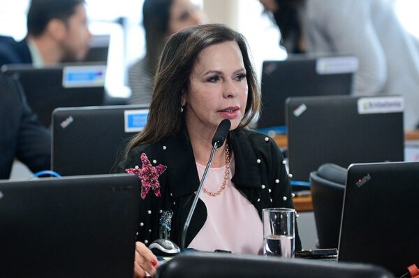Em pronunciamento, à bancada, senadora Professora Dorinha Seabra (União-TO).