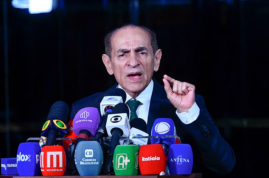 A ideia é votar neste semestre para entrar em vigor nas eleições de 2026. O senador foi designado novo relator do PLP 112/2021 que trata do assunto. Marcelo Castro fala, ainda, sobre uma PEC que propõe o fim da reeleição já que ele considera que o processo não traz benefícios para o país.