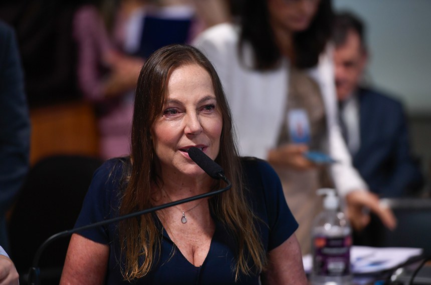 Em pronunciamento, à bancada, senadora Mara Gabrilli (PSD-SP).