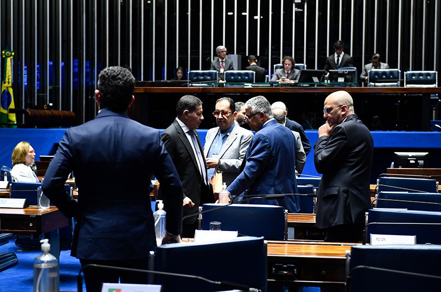 A mesa, vice-presidente do Senado Federal, senador Veneziano Vital do Rêgo (MDB-PB), conduz sessão.