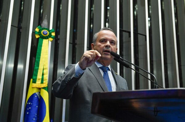 Em discurso, à tribuna, senador Rogerio Marinho (PL-RN).