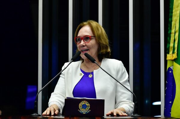 Em discurso, à tribuna, senadora Zenaide Maia (PSD-RN).