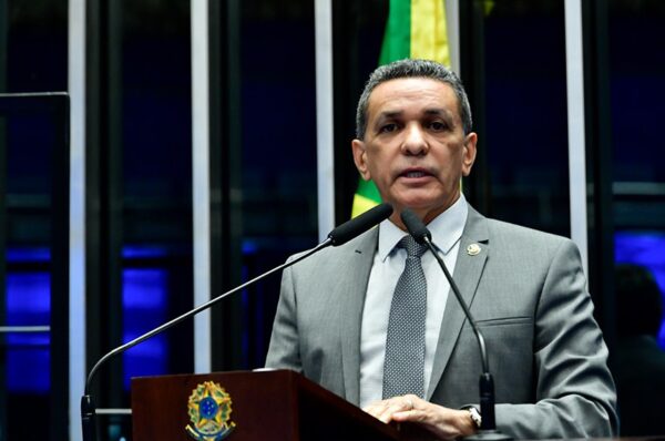 Em discurso, à tribuna, senador Mecias de Jesus (Republicanos-RR).