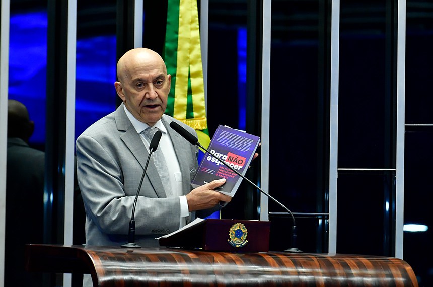Em discurso, à tribuna, senador Confúcio Moura (MDB-RO).