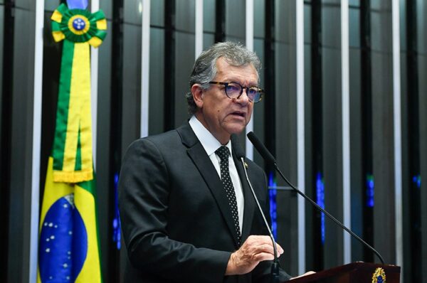 Em discurso, à tribuna, senador Laércio Oliveira (PP-SE).