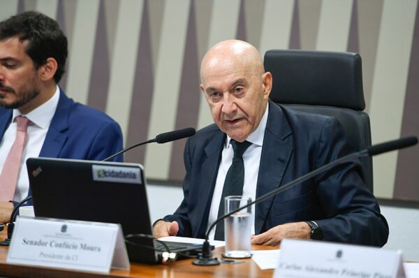 Mesa:
secretário Nacional de Transição Energética e Planejamento do Ministério de Minas e Energia, Thiago Vasconcellos Barral;
presidente da CI, senador Confúcio Moura (MDB-RO).