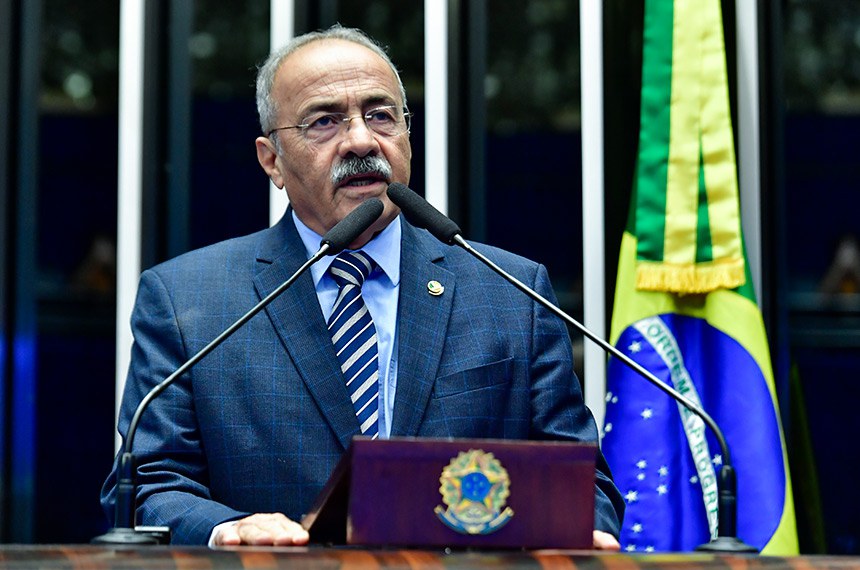 À tribuna, em discurso, senador Chico Rodrigues (PSB-RR).