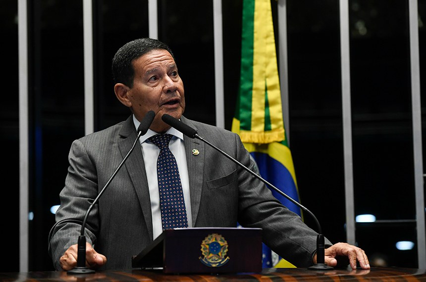 Em discurso, à tribuna, senador Hamilton Mourão (Republicanos-RS).
