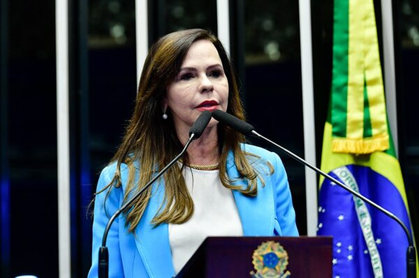 À tribuna, em discurso, senadora Professora Dorinha Seabra (União-TO).