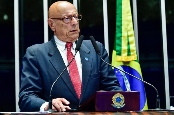 Em discurso, à tribuna, senador Esperidião Amin (PP-SC).