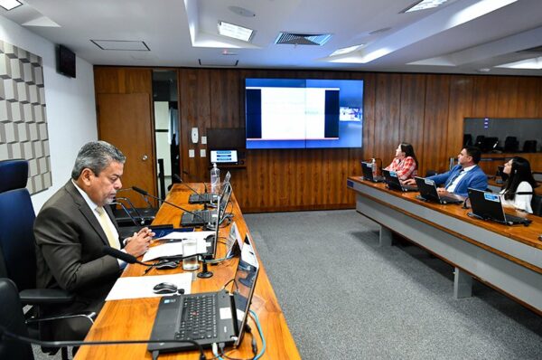 Mesa:
presidente eventual da CE e requerente desta audiência, senador Dr. Hiran (PP-RR).