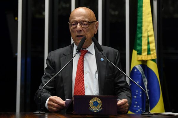 Em discurso, à tribuna, senador Esperidião Amin (PP-SC).