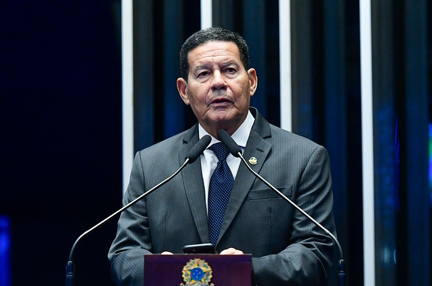 Em disurso, à tribuna, senador Hamilton Mourão (Republicanos-RS).