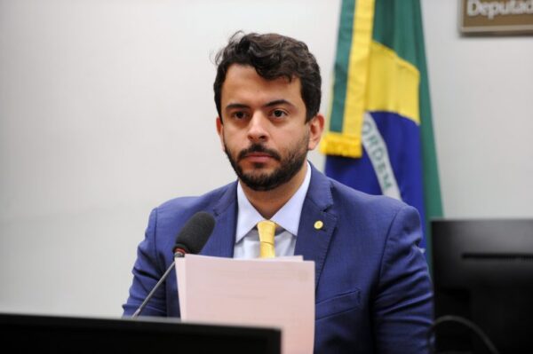 Pinheirinho participa de reunião de comissão
