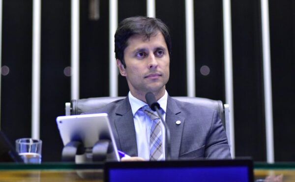 Deputado Duarte Jr. (PSB-MA) no Plenário da Câmara dos Deputados